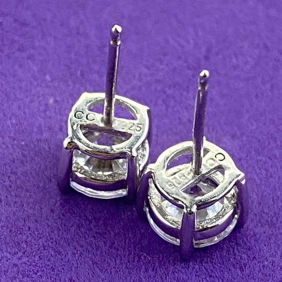 💛 Classic Sterling Silver Brilliant CZ Stud Earrings - Picture 7 of 7